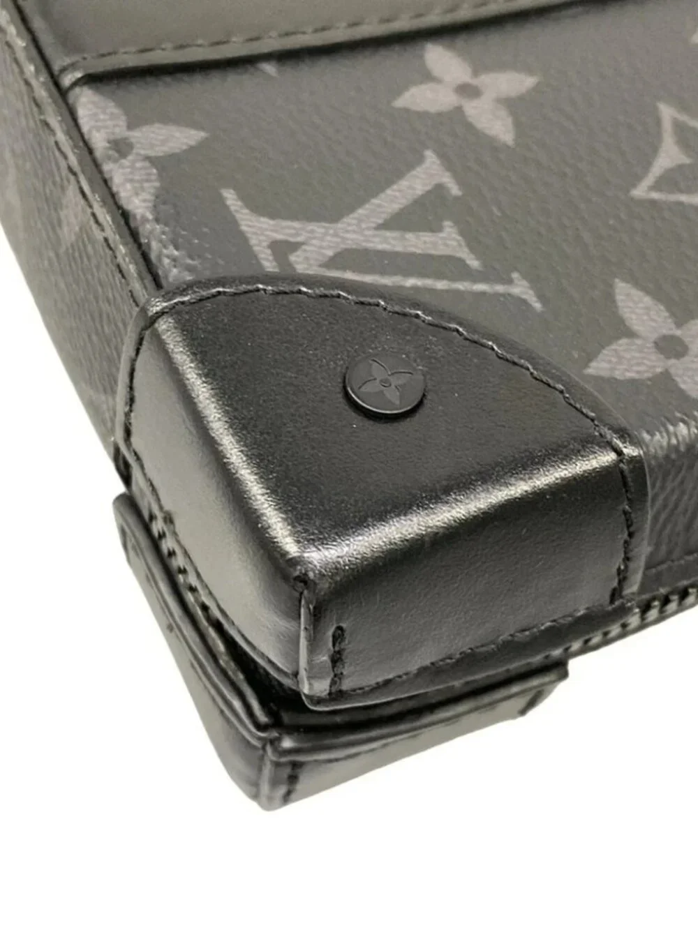 LOUIS VUITTON Soft Trunk Wallet Monogram Eclipse